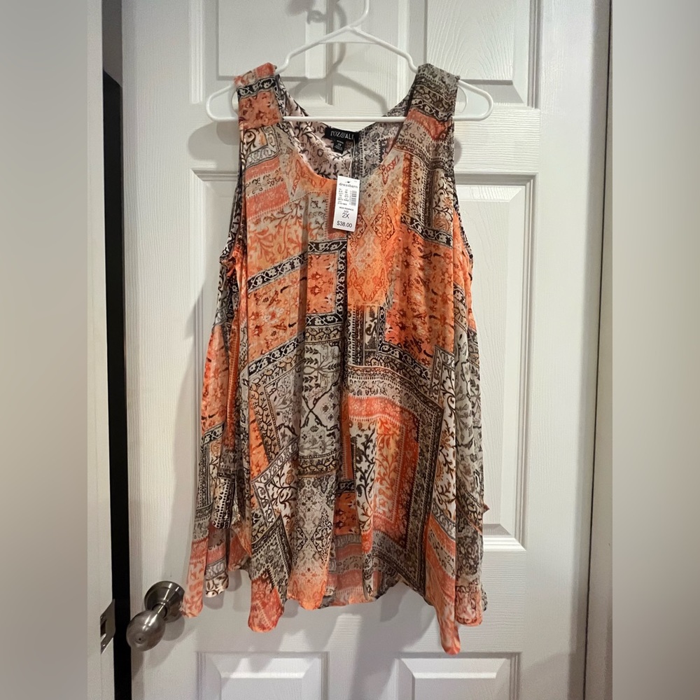 NWT! Beautiful sleeveless top by Roz & Ali, 2x.